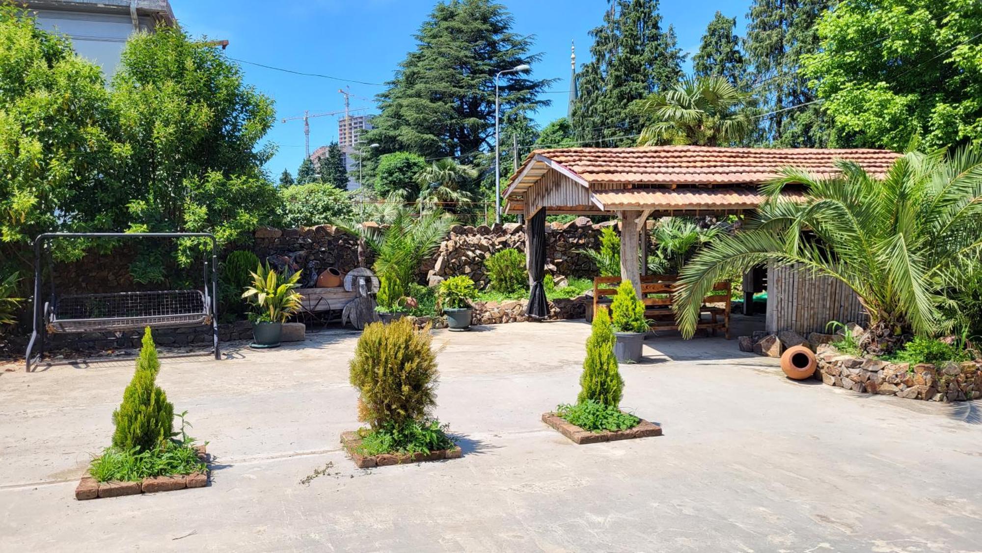 Guesthouse Gocha Beridze Batumi Exterior photo