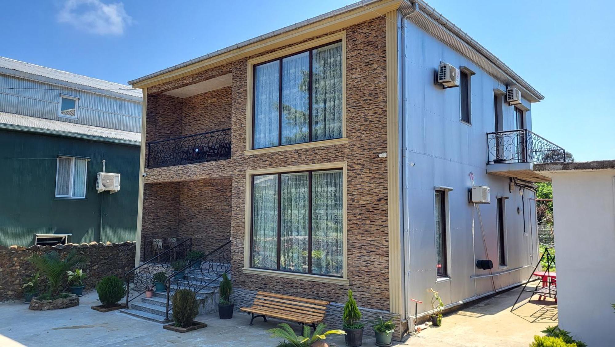 Guesthouse Gocha Beridze Batumi Exterior photo